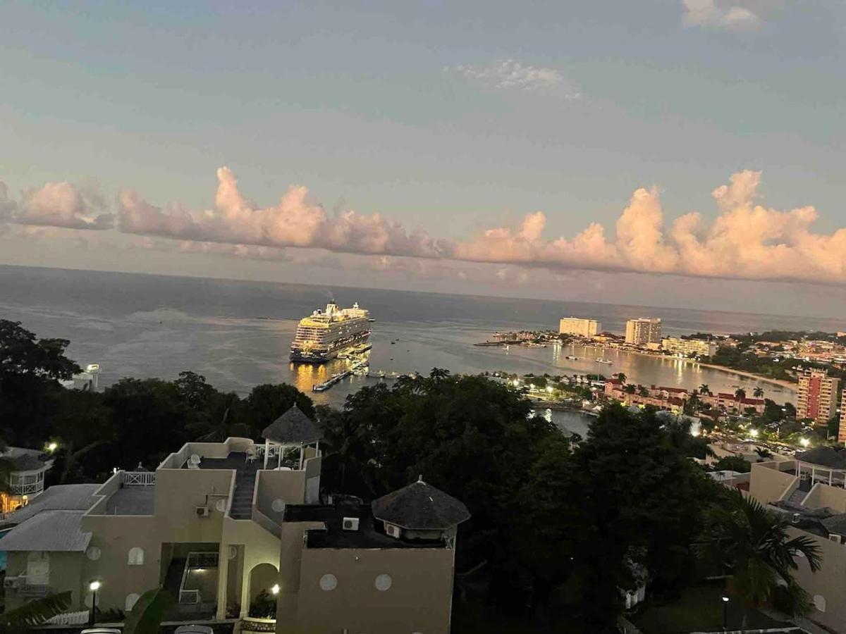 Hummingbird Ocean Lookout -7 Mins to Beach Fun